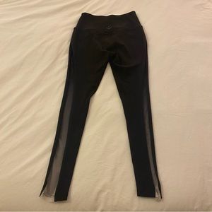 Beyond Yoga Size Medium Black Leggings